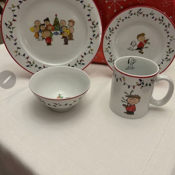 Gibson peanut Christmas dishes - Picture 4 of 4